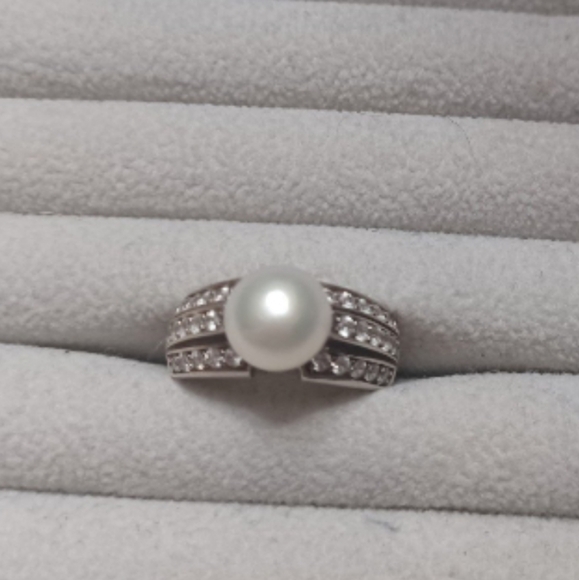 Solid 925 sterling silver, genuine pearl, and clear stone ring - Picture 1 of 4